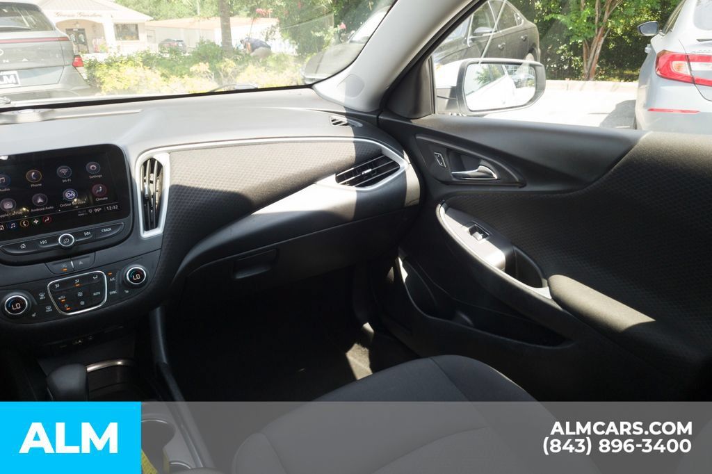 Used 2024 Chevrolet Malibu LT FWD image 17