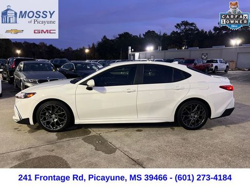 Used 2025 Toyota Camry LE image 2