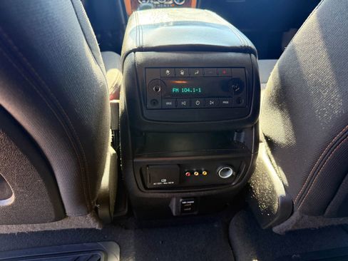 Used 2014 Chevrolet Traverse LT image 33