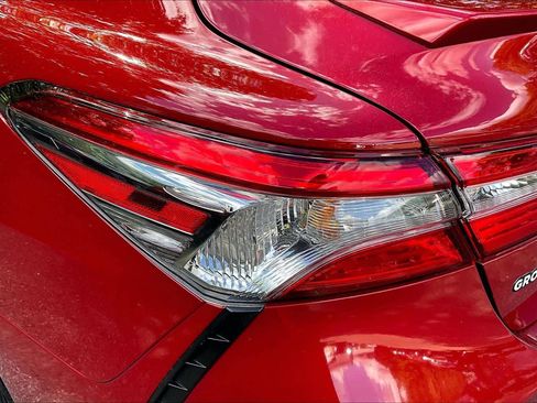 Used 2019 Toyota Camry SE FWD image 26