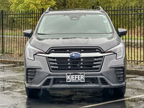 Used 2024 Subaru Ascent Premium w/ Convenience Package image 9