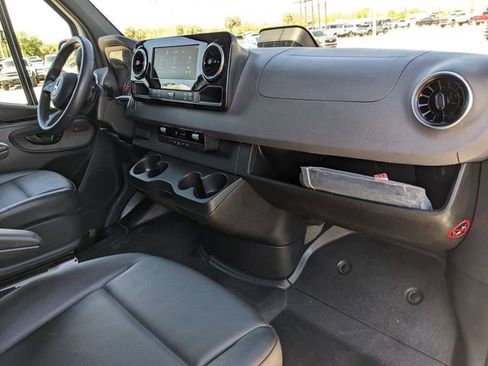 Used 2025 Mercedes-Benz Sprinter 2500 image 14