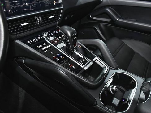 Used 2022 Porsche Cayenne Coupe image 43