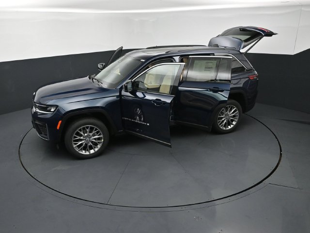 New 2027 Jeep Grand Cherokee Limited AWD/4WD image 30