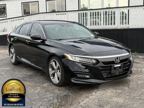 Used 2018 Honda Accord Touring image 3