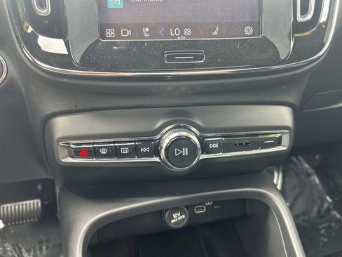 Used 2025 Volvo XC40 B5 Plus AWD/4WD image 24