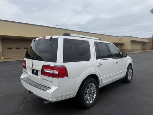 Used 2014 Lincoln Navigator 4WD image 8