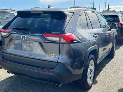 Used 2021 Toyota RAV4 LE AWD/4WD image 4