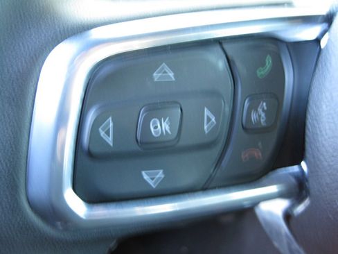 Used 2025 Jeep Wrangler Unlimited Sahara w/ Safety Group image 15