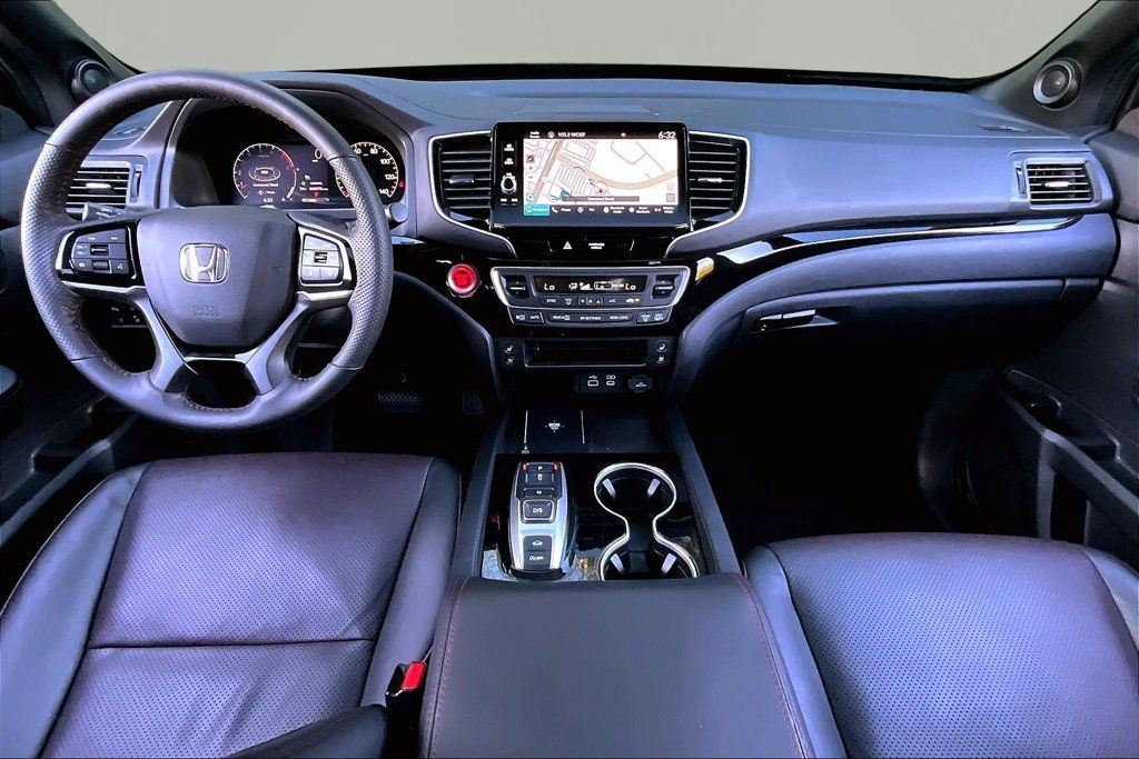 Used 2025 Honda Ridgeline Black Edition image 7