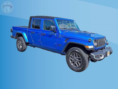 Used 2024 Jeep Gladiator Sport AWD/4WD image 2