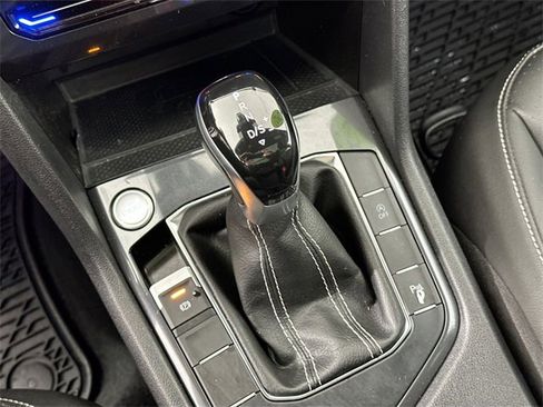 Used 2023 Volkswagen Tiguan SE R-Line image 15