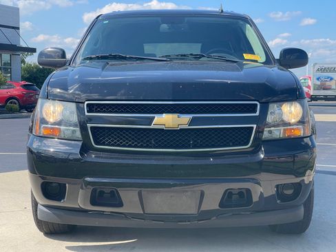 Used 2014 Chevrolet Suburban LS RWD image 2