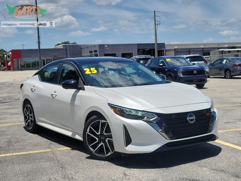 Used 2025 Nissan Sentra SR w/ SR Premium Package FWD image 1