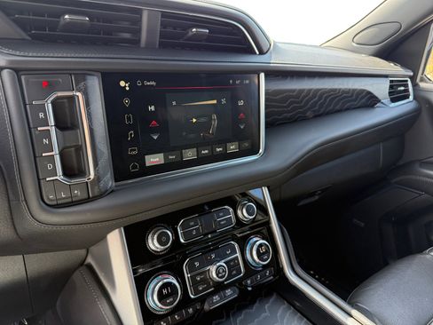 Used 2023 GMC Yukon XL Denali image 12
