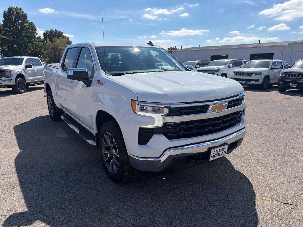 Used 2024 Chevrolet Silverado 1500 LT AWD/4WD image 8
