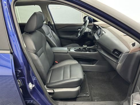 Used 2023 Nissan Rogue SV w/ SV Premium B Package image 14