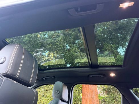 Used 2019 Land Rover Range Rover Velar R-Dynamic SE AWD/4WD image 12