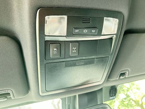 Used 2018 Toyota Tacoma TRD Off-Road RWD image 17