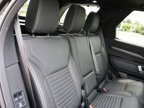 Used 2025 Land Rover Discovery Metropolitan Edition AWD/4WD image 12