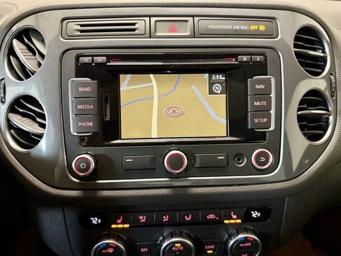 Used 2014 Volkswagen Tiguan S image 43