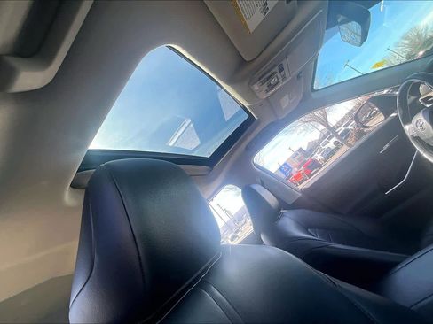 Used 2020 Toyota Highlander XLE image 14