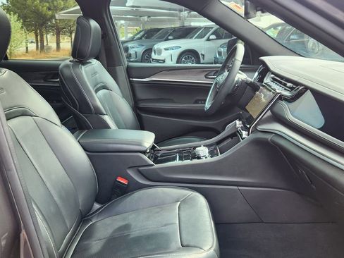 Used 2022 Jeep Grand Cherokee Overland image 17