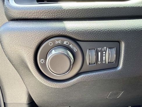 New 2027 Chrysler Pacifica Limited FWD image 37
