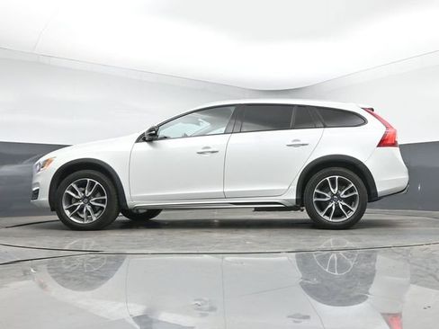 Used 2017 Volvo V60 T5 Cross Country Platinum AWD/4WD image 14