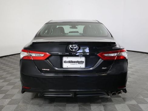 Used 2018 Toyota Camry SE FWD image 3