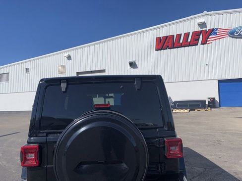 Used 2021 Jeep Wrangler Unlimited Sahara image 7