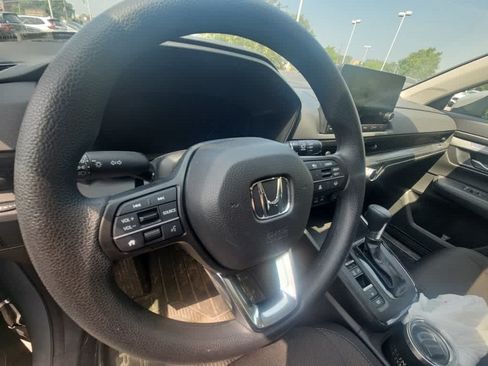 Used 2024 Honda CR-V EX image 7