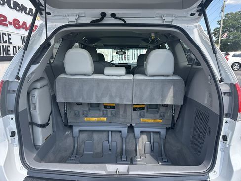 Used 2012 Toyota Sienna XLE FWD image 24