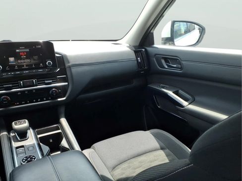 Used 2025 Nissan Pathfinder SV AWD/4WD image 12