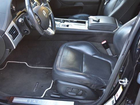 Used 2013 Jaguar XF 3.0 image 35