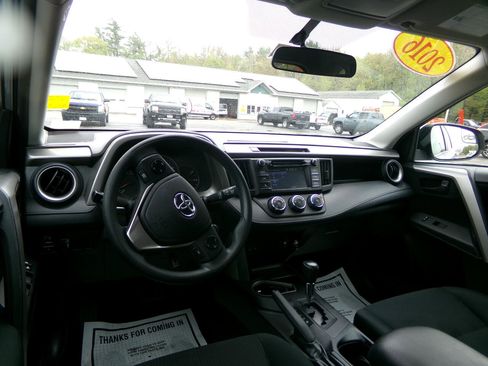 Used 2016 Toyota RAV4 LE image 8