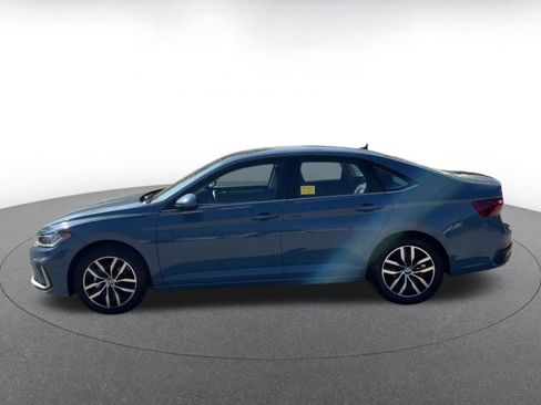 Used 2025 Volkswagen Jetta SE image 9