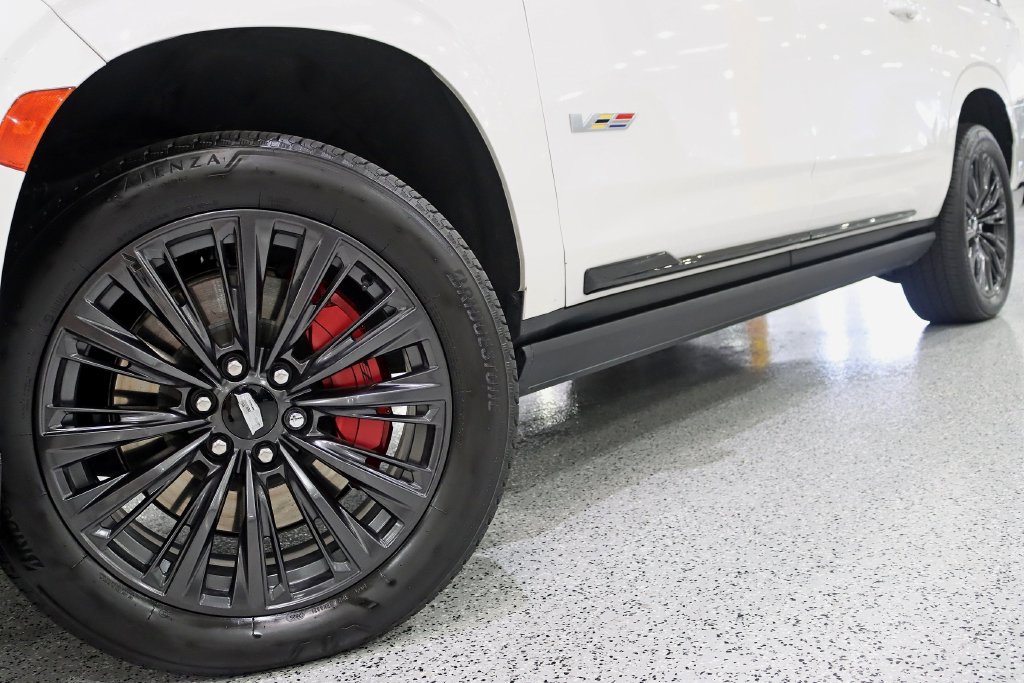 Used 2023 Cadillac Escalade ESV V w/ LPO, ONYX Package AWD/4WD image 4