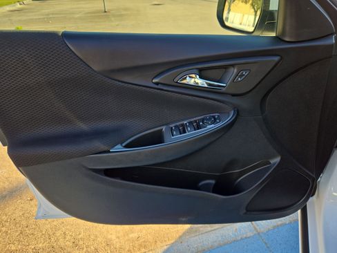 Used 2024 Chevrolet Malibu LT image 14