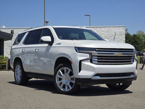 Used 2024 Chevrolet Tahoe High Country AWD/4WD image 2