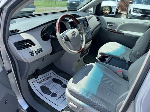 Used 2011 Toyota Sienna Limited w/ Premium Pkg AWD/4WD image 13