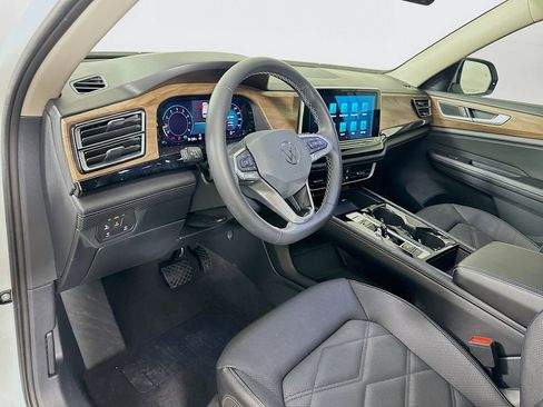 Used 2024 Volkswagen Atlas SE image 9