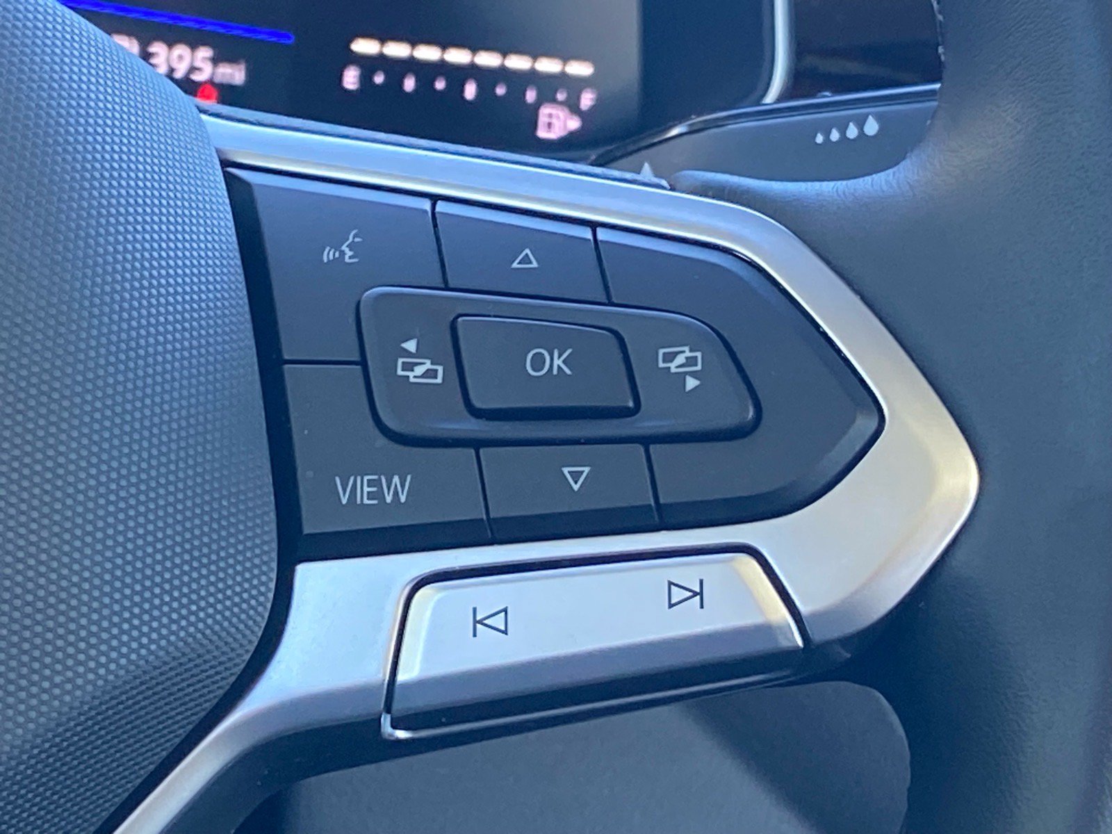 Certified 2025 Volkswagen Jetta SE w/ Sunroof Package FWD image 8