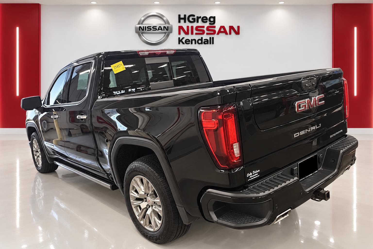 Used 2022 GMC Sierra 1500 Denali AWD/4WD image 2