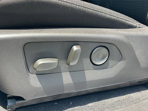 New 2025 GMC Canyon Elevation w/ Convenience Package image 11