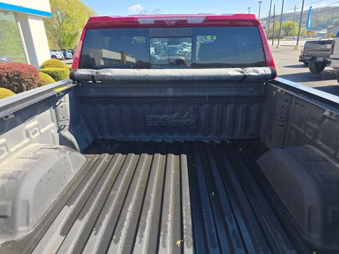Used 2023 Chevrolet Silverado 1500 High Country w/ Technology Package AWD/4WD image 5