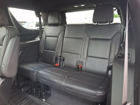 Used 2025 Chevrolet Tahoe High Country AWD/4WD image 12