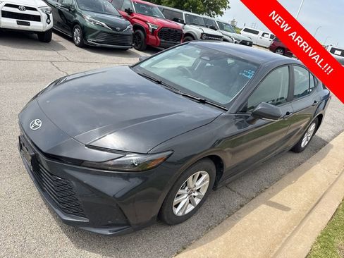 Used 2025 Toyota Camry LE FWD image 3