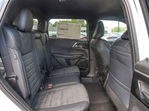 New 2026 Mitsubishi Outlander LE AWD/4WD image 18