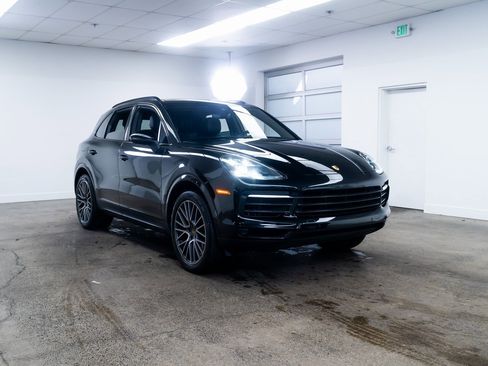 Used 2019 Porsche Cayenne Base image 27